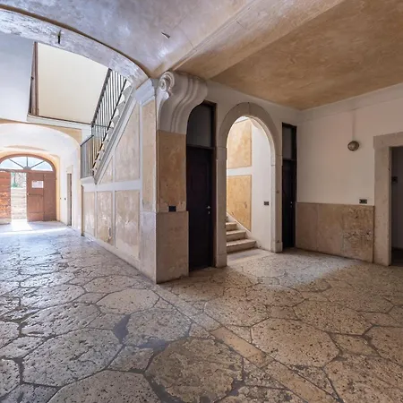 Casa Preziosa - * サロ